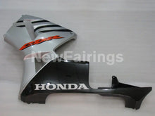 Charger l&#39;image dans la galerie, Black and Silver Factory Style - CBR600RR 05-06 Fairing Kit