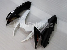 Charger l&#39;image dans la galerie, Black White Factory Style - GSX-R750 11-24 Fairing Kit