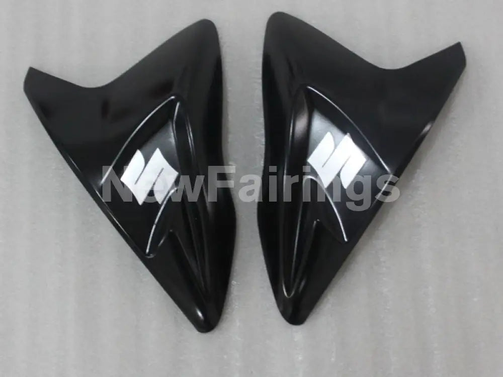 White and Black Beacon - GSX-R750 11-24 Fairing Kit